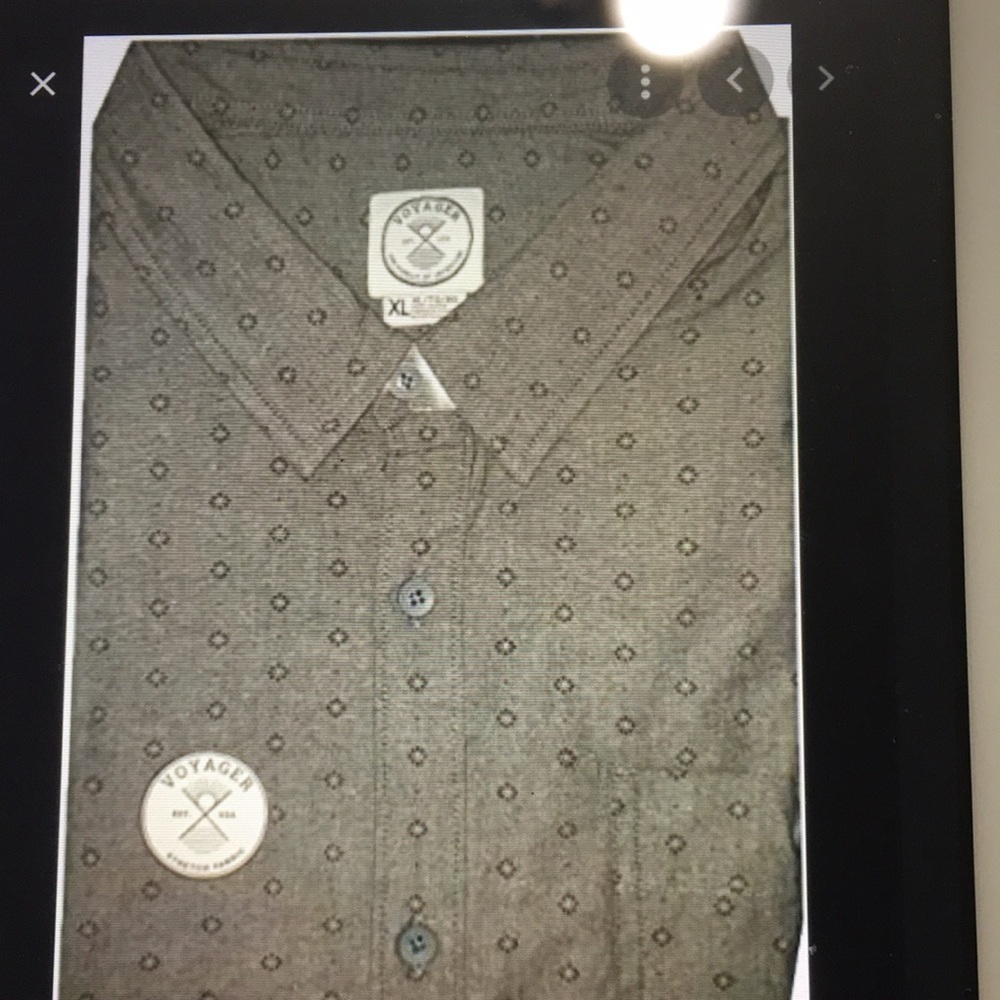 Voyager Mens Button Down Shirt. Size XL